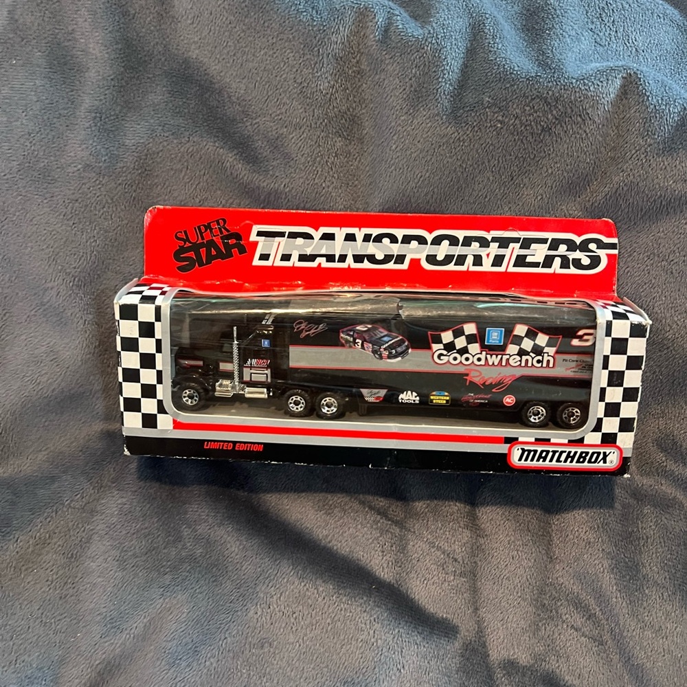Match Super Star Transporters Goodwrench Toy Truck - Black and Red